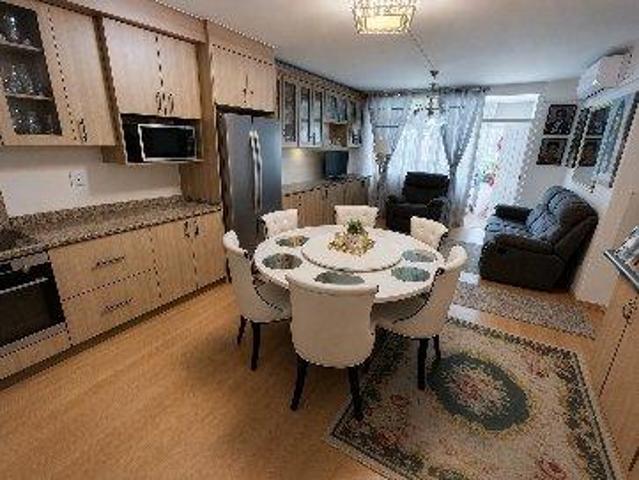 2.5 bed 2 bath 2 parking share block