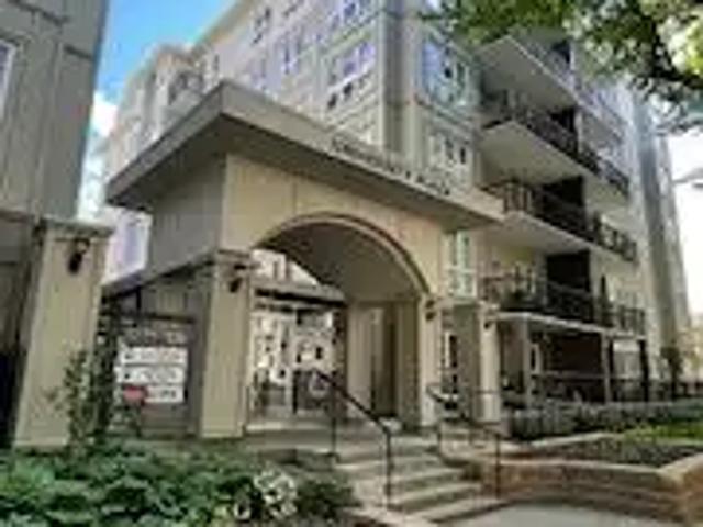 2.5 Bed 2 Bathroom Condo Unit at University Plaza