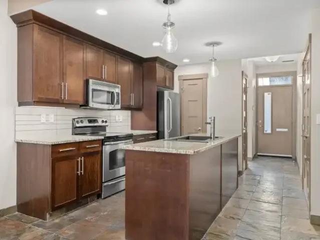 2.5 Bedroom Townhouse Calgary AB 102845932