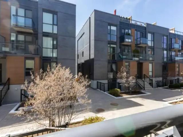 2.5 Bedroom Townhouse Toronto ON 105047463