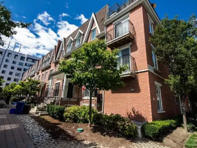2.5 Bedroom Townhouse Toronto ON 105269369