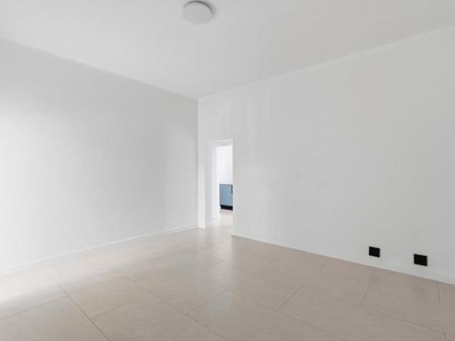 2.5 Bedroom Apartment in Sea Point