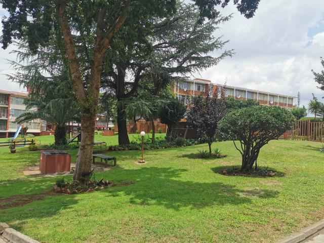 2.5 Bedroom Apartment To Let in Castleview