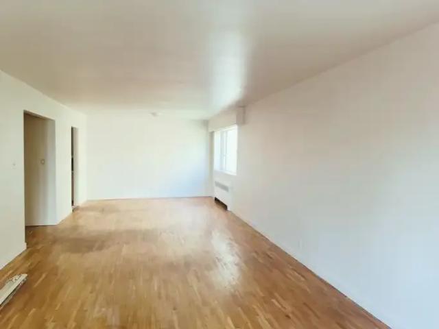 2.5 Bedroom Apartment Vancouver BC 104972158