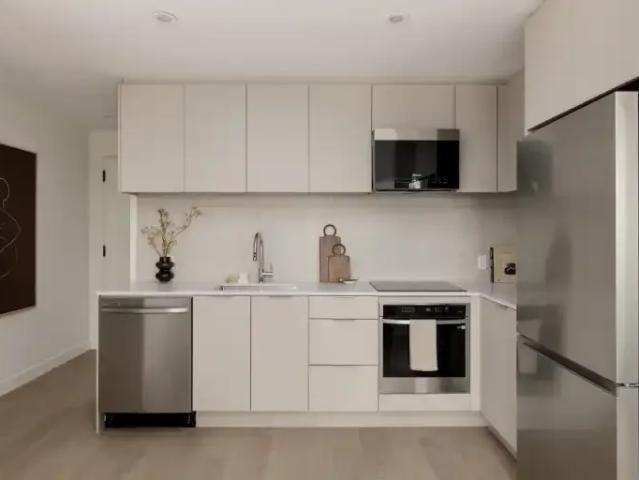 2.5 Bedroom Apartment Vancouver BC 99719392