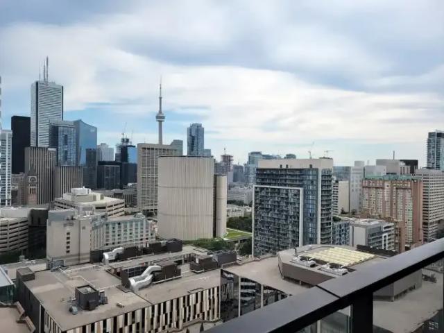 2.5 Bedroom Condo Toronto ON 102883516