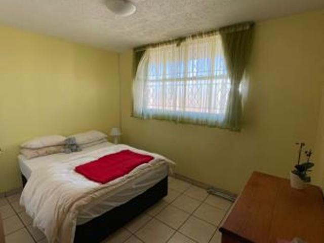 2.5 Bedroom Flat in Queenswood