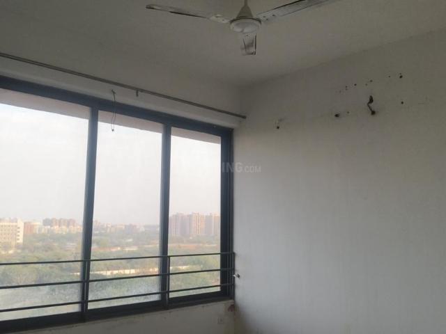 2.5 BHK Apartment in Vaishno Devi Circle for rent Ahmedabad. The reference number is 19085951