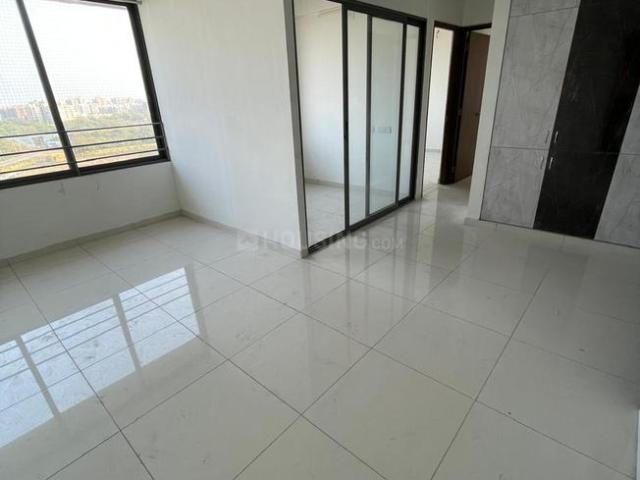 2.5 BHK Apartment in Vaishno Devi Circle for rent Ahmedabad. The reference number is 19606765