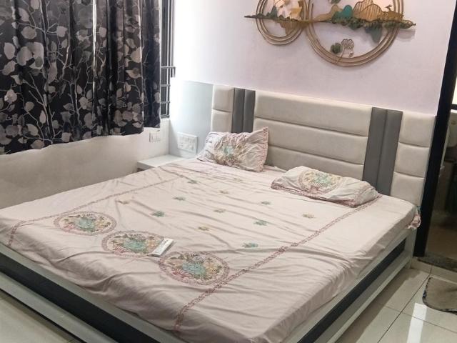 2.5 BHK Apartment in Vaishno Devi Circle for rent Ahmedabad. The reference number is 20711746