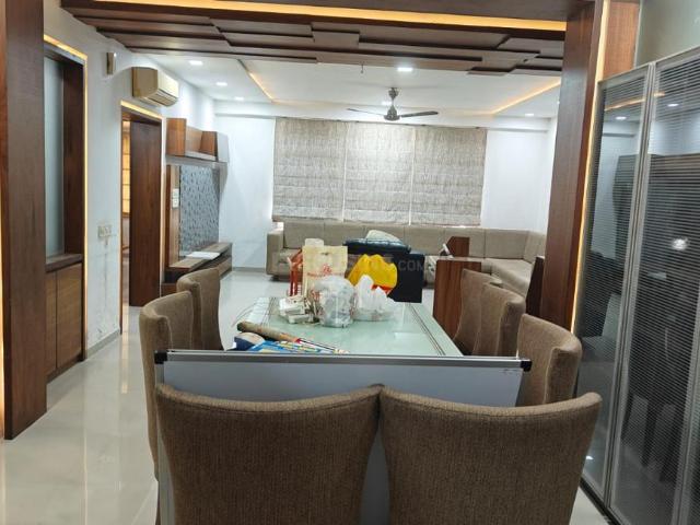 2.5 BHK Apartment in Ambawadi for rent Ahmedabad. The reference number is 19762850