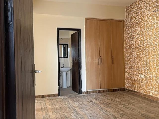 2.5 BHK Apartment in Noida Extension for rent Greater Noida. The reference number is 18179605