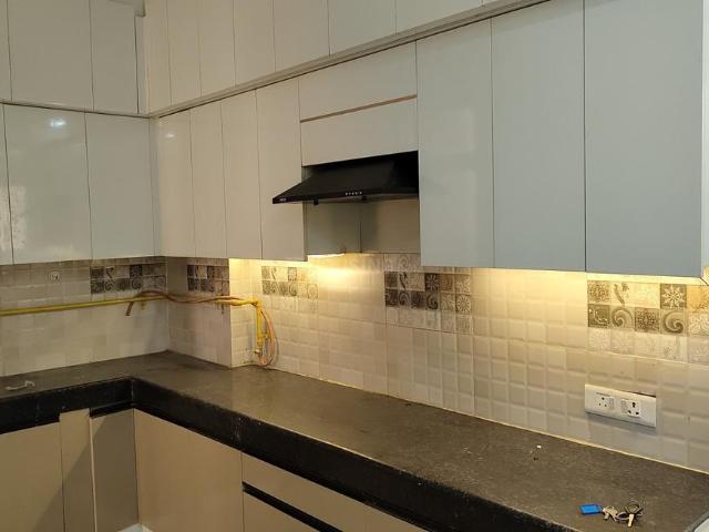 2.5 BHK Apartment in Noida Extension for rent Greater Noida. The reference number is 18118129