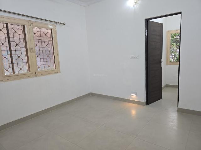 2.5 BHK Apartment in Paschim Vihar for rent New Delhi. The reference number is 19900260