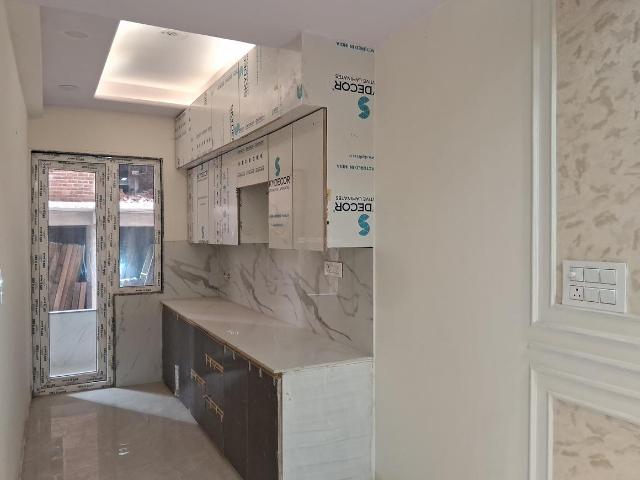 2.5 BHK Apartment in Sector 104 for resale Noida. The reference number is 18762009