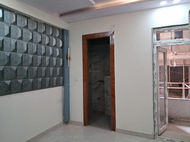 2.5 BHK Apartment in Sector 102 for resale Noida. The reference number is 19833152