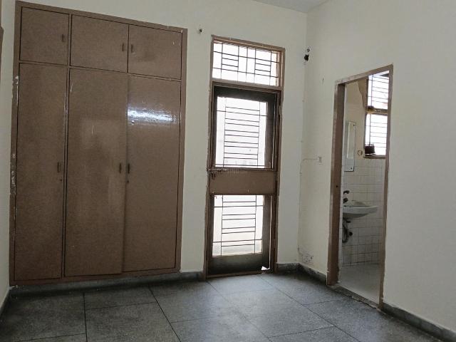 2.5 BHK Apartment in Sector 15 for rent Gurgaon. The reference number is 20430407