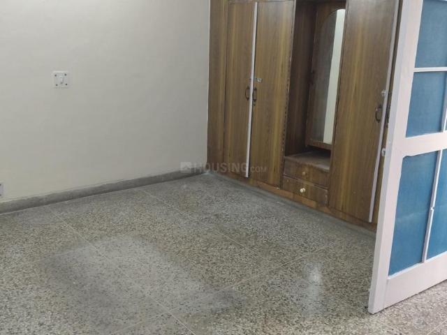 2.5 BHK Apartment in Sector 30 for rent Noida. The reference number is 20330752