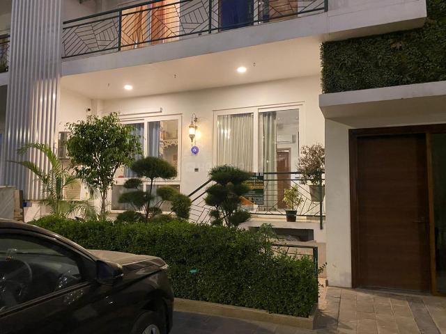 2.5 BHK Apartment in Sector 33 for rent Sohna. The reference number is 20883512