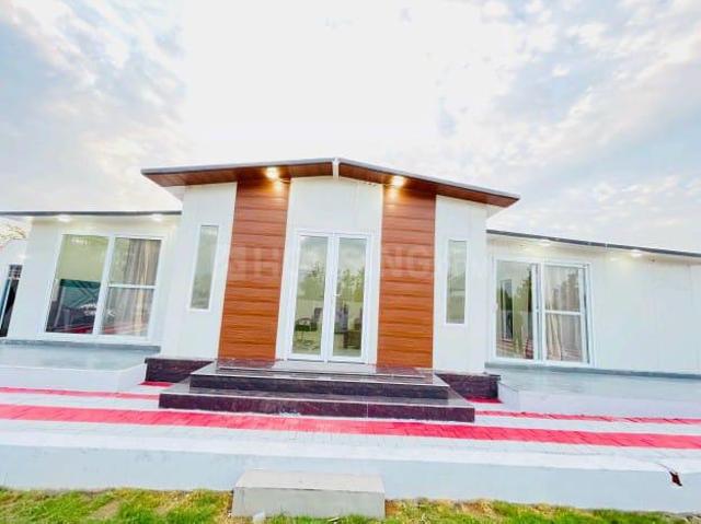 2.5 BHK Farm House in Sector 63 for resale Noida. The reference number is 17420923