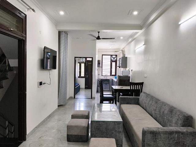 2.5 BHK Independent Builder Floor in Sector 40 for rent Gurgaon. The reference number is 20154388
