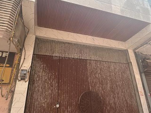 2.5 BHK Independent House in Dwarka Mor for resale New Delhi. The reference number is 19630455