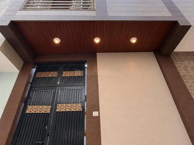 2.5 BHK Independent House in Dwarka Mor for resale New Delhi. The reference number is 20802449