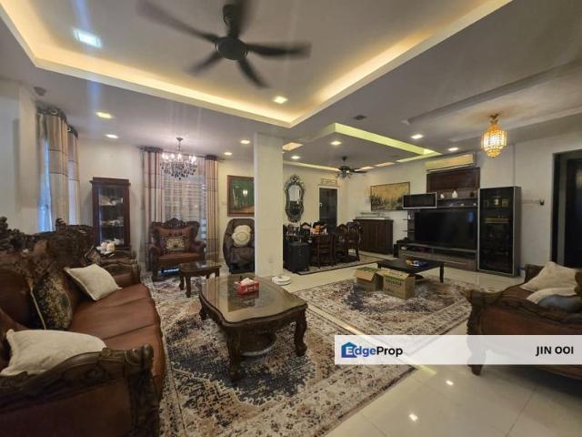2.5 storey Corner Lot Superlinked Terrace For
