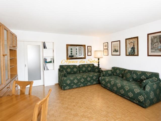 Im Herzen von Crans eine geräumige 2,5 Zimmer Wohnung Ost West mit 2 Balkonen