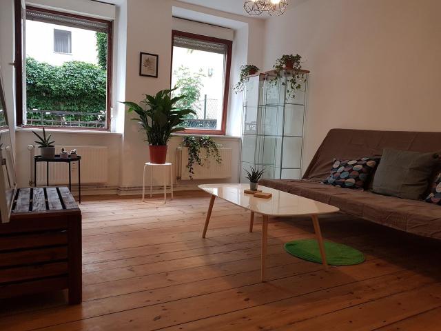 2.5 Rooms Accessible Apartment in Neukölln, near the water: Maybachufer/Landwehr Canal/Reuterkiez