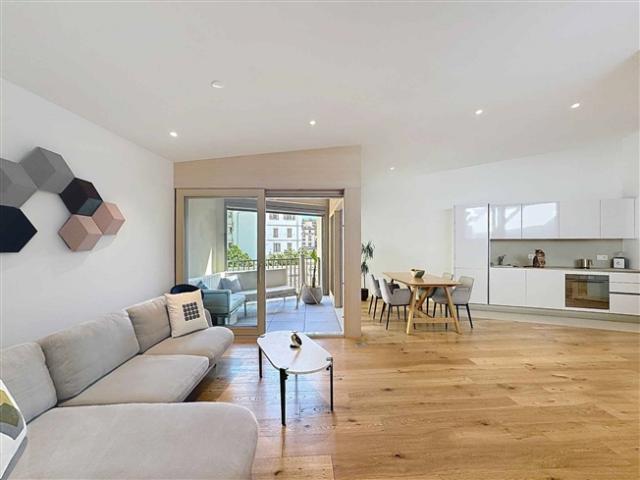2,5 teiliger Loft Stil mit Loggia – Ultra zentriert