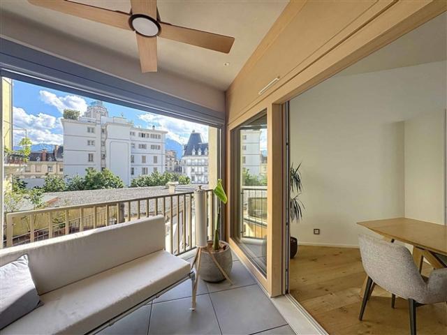 2,5 teiliger Loft Stil mit Loggia – Ultra zentriert