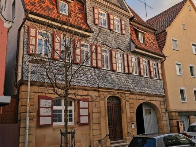 2,5 Zimmer Massionett Wohnung, hochwertig Saniert mit Balkon