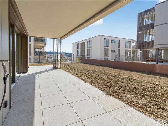 2,5 Zimmer neu, geräumig, hell mit Garten