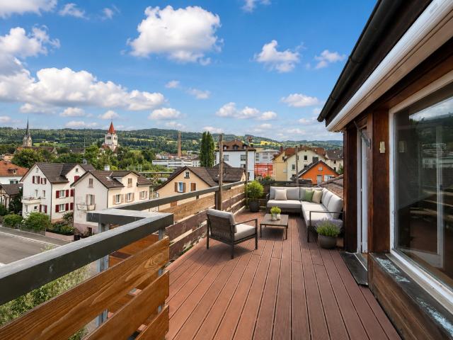 2.5 Zimmer Dachwohnung mit grosser Dachterrasse sehr zentral gelegen