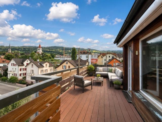 2.5 Zimmer Dachwohnung mit grosser Dachterrasse sehr zentral gelegen