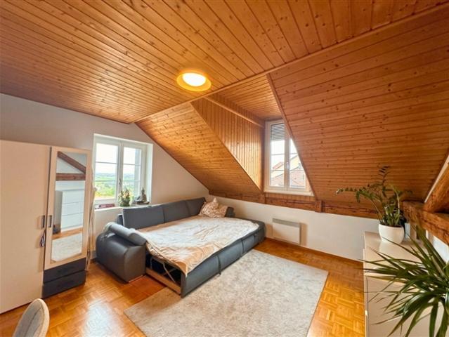 2,5 Zimmer Dachbodenwohnung – Sichere Mietinvestition | Romont Stadtzentrum