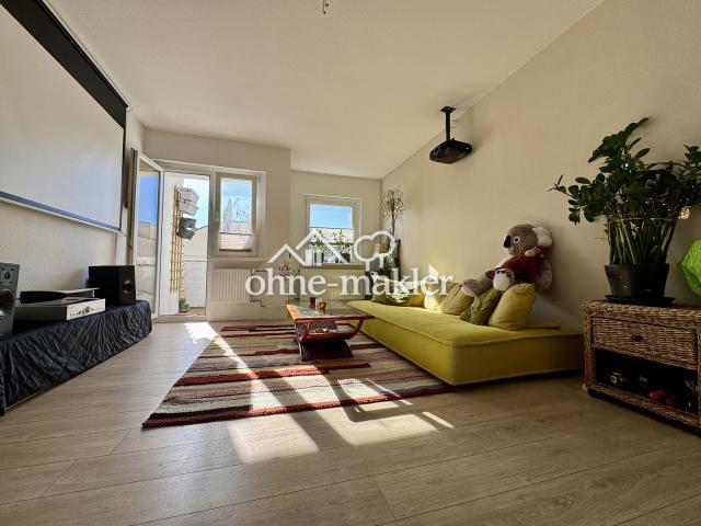 2.5 Zimmer Dachgeschosswohnung mit Balkon in Spreenähe ohne Provision und bezugsfertig