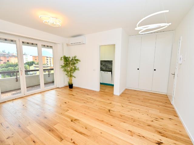 2,5 Zimmer Penthouse neu renoviert mit feinen Oberflächen