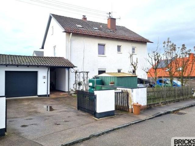 2,5 Zimmer Wohnung im Herzen Althegnenbergs mit Stellplatz und eigenem Gartenanteil