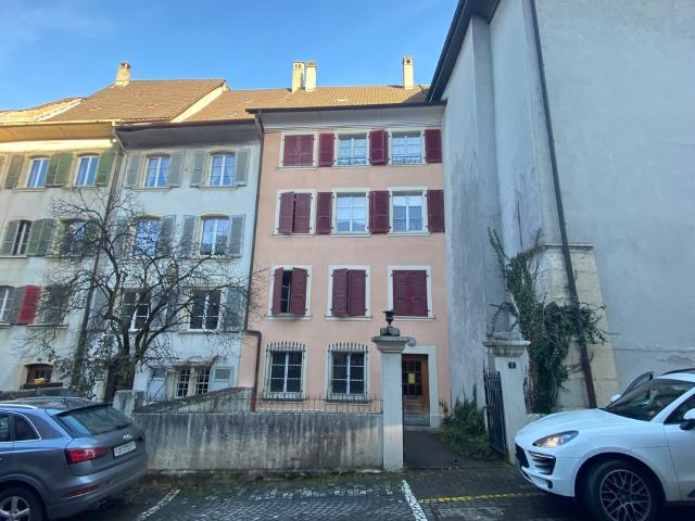 2,5 Zimmer Wohnung mit Kachelofen und Kamin
