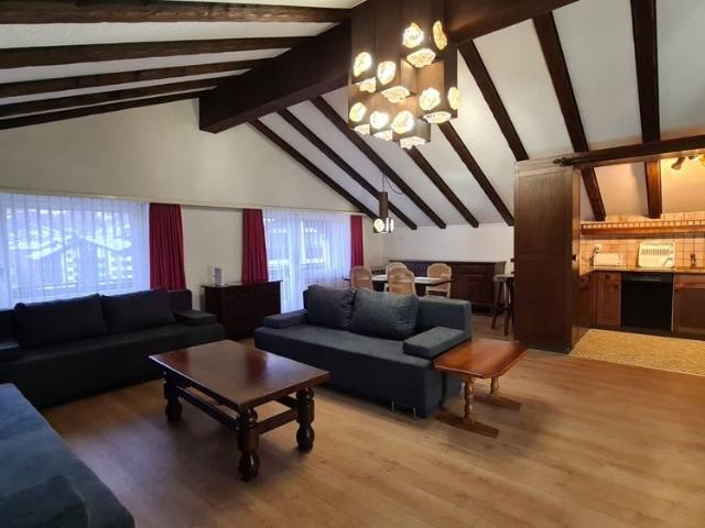 2.5 Zimmer, 140 m², 4. Stock