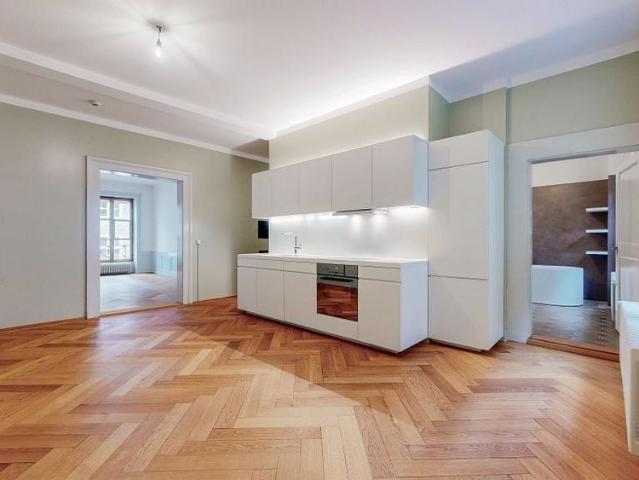2.5 Zimmer, 136 m², 2. Stock