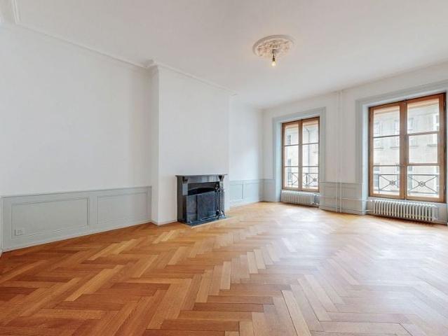 2.5 Zimmer, 136 m², 2. Stock