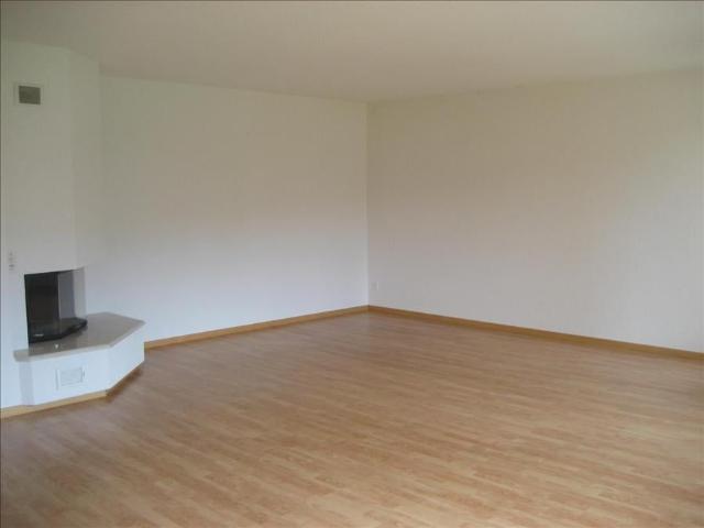 2.5 Zimmer, 77 m², EG