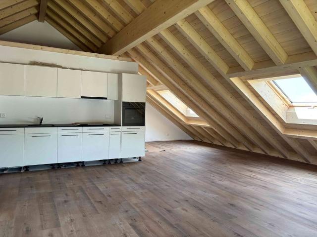 2.5 Zimmer, 85 m², 2. Stock