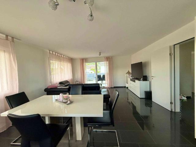 2.5 Zimmer, 80 m², 1. Stock