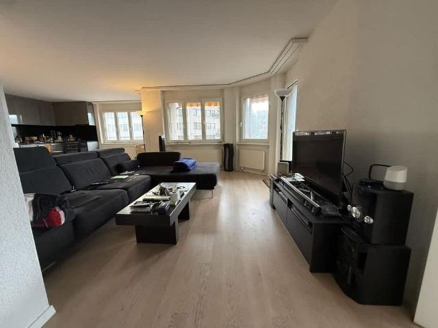 2.5 Zimmer, 82 m², 1. Stock