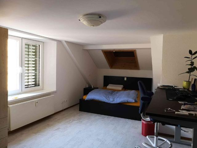 2.5 Zimmer, 90 m², 4. Stock