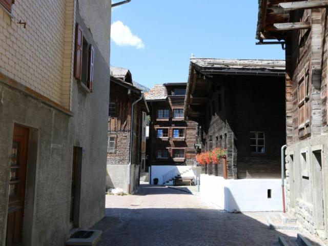 2.5 Zimmerwohnung im alten Café du DOME in Saas Grund VS Kopie